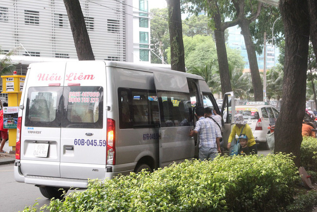 TP HCM: Bến taxi &ldquo;ế kh&aacute;ch&rdquo; trong ng&agrave;y đầu khai trương