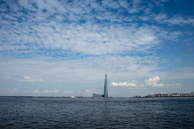 Lakhta Center gi&agrave;nh lấy ng&ocirc;i vị &ldquo;t&ograve;a nh&agrave; cao nhất ch&acirc;u &Acirc;u&rdquo; từ t&ograve;a th&aacute;p li&ecirc;n bang Mosow, ho&agrave;n th&agrave;nh năm 2017, cao 374m.