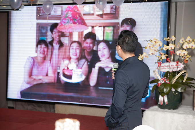 Quang Dũng x&uacute;c động khi con trai h&aacute;t mừng sinh nhật bố