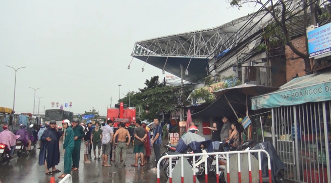 Lực lượng chức năng c&oacute; mặt xử l&yacute; vụ việc