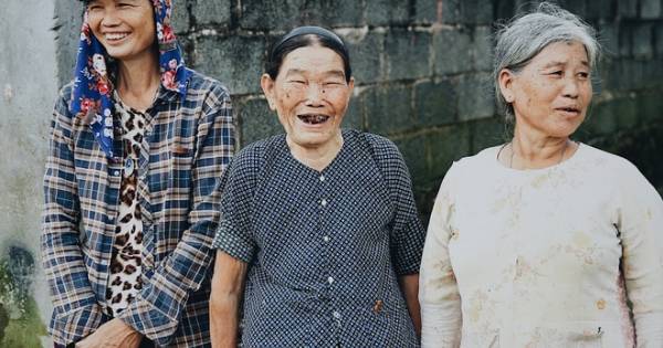 Vui như bà con Chương Mỹ sau trận lũ lịch sử: "Mấy đứa cháu được về rồi, nhà cửa rộn ràng hẳn lên!"