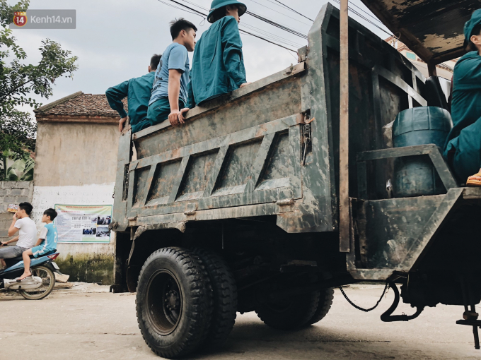 Lực lượng d&acirc;n qu&acirc;n gi&uacute;p d&acirc;n.