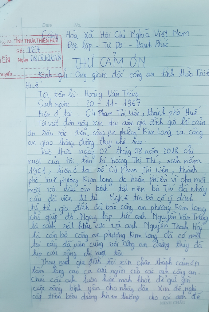 &Ocirc;ng Thắng bày tỏ sự bi&ecirc;́t ơn s&acirc;u sắc đ&ecirc;́n lực lượng C&ocirc;ng an phường Kim Long và phòng Cảnh sát đường thủy C&ocirc;ng an tỉnh vì đã kịp thời cứu s&ocirc;́ng chị gái &ocirc;ng nhảy c&acirc;̀u tự tử.