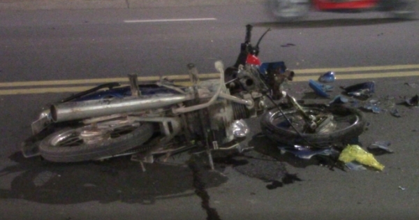 Bình Dương: Ba xe máy tông liên hoàn 2 người bị thương nặng