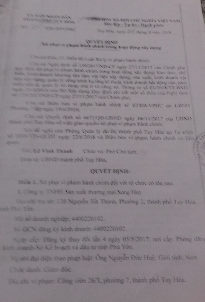Bi&ecirc;n bản xử phạt 40 triệu đồng v&agrave; buộc th&aacute;o dỡ c&ocirc;ng tr&igrave;nh vi phạm trong 60 ng&agrave;y kể từ 26/6/2018