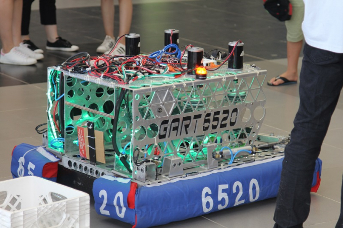 Một trong những sản phẩm cầu kỳ được vận h&agrave;nh bằng hệ thống điều khiển từ xa do c&aacute;c bạn học sinh trường&nbsp;Amsterdam s&aacute;ng chế.