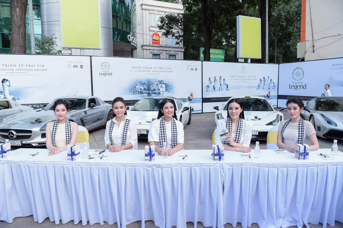 Hồ Ngọc H&agrave;, Ho&agrave;ng Th&ugrave;y Linh khiến sinh vi&ecirc;n đứng ngồi kh&ocirc;ng y&ecirc;n