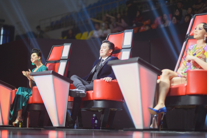 The Voice 2018: C&ocirc; g&aacute;i triệu view - Trần Ngọc &Aacute;nh khiến kh&aacute;n giả say đắm với