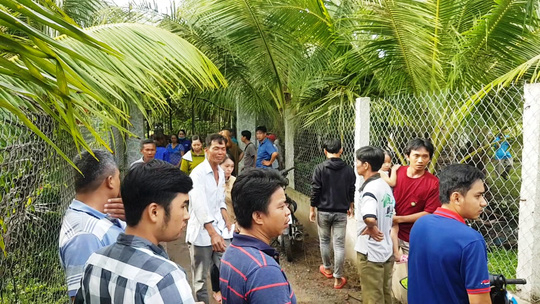 C&ocirc;ng an đang kh&aacute;m nghiệm hiện trường. (Ảnh: b&aacute;o Vietnamnet)