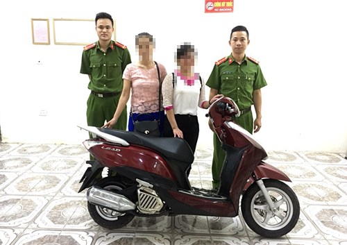 Chị Thủy vui mừng v&agrave; th&aacute;n phục lực lượng c&ocirc;ng an đ&atilde; tận t&acirc;m phục vụ nh&acirc;n d&acirc;n, điều tra truy bắt kẻ g&acirc;y &aacute;n, thu hồi t&agrave;i sản trả lại người bị hại.