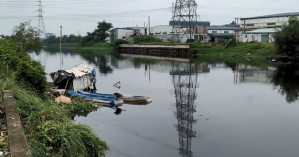 TP HCM: Thanh niên ăn trộm nắp cống bị truy đuổi, nhảy xuống sông để tháo chạy vẫn không thoát