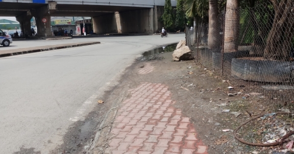 Tài xế xe ôm cầm hung khí truy sát khiến hai người thương vong