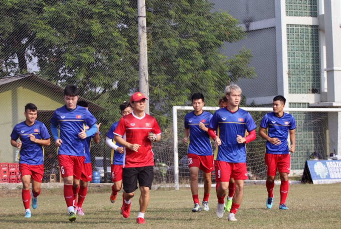 C&aacute;c cầu thủ khởi động tr&ecirc;n mặt s&acirc;n tập c&oacute; chất lượng tốt nhất kể từ khi đặt ch&acirc;n tới Indonesia.