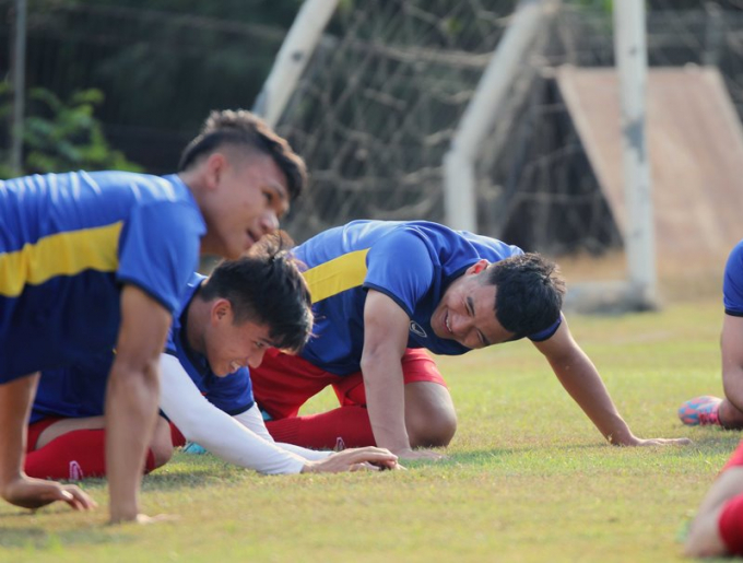 Bầu kh&ocirc;ng kh&iacute; vui vẻ, hứng khởi được duy tr&igrave; suốt buổi tập.