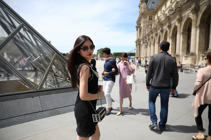 Ng&acirc;n Anh ghi lại những khoảnh khắc thời thượng tr&ecirc;n đường phố Paris