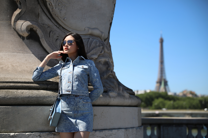 Ng&acirc;n Anh ghi lại những khoảnh khắc thời thượng tr&ecirc;n đường phố Paris