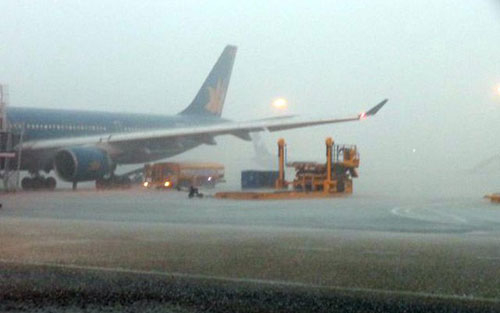 Nhiều chuyến bay bị ho&atilde;n, điều chỉnh do ảnh hưởng của cơn b&atilde;o số 4 (ảnh minh họa).