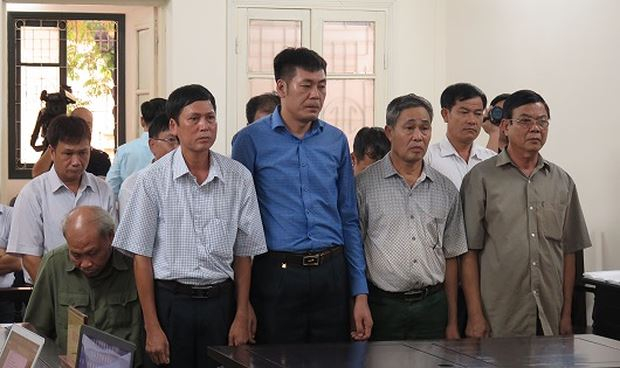 C&aacute;c bị c&aacute;o tại t&ograve;a.