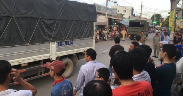 Thương tâm bé trai 2 tuổi bị xe tải đâm tử vong ở nơi lòng đường bị lấn chiếm để bán hàng rong