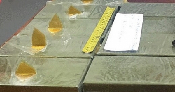 Bắc Giang: Kiểm tra ô tô, bất ngờ phát hiện gần chục bánh ma túy