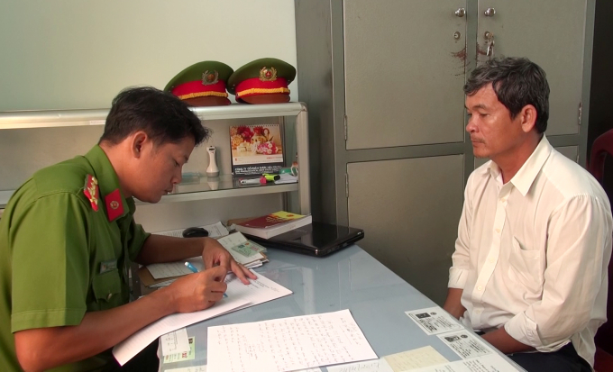 &Ocirc;ng Dương Minh Thiện tại cơ quan c&ocirc;ng an, ảnh do c&ocirc;ng an cung cấp