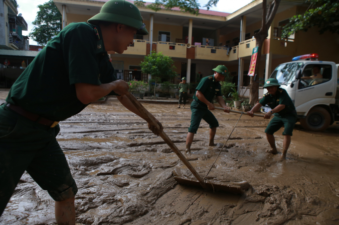 Hiện tại lực lượng chức năng đang nỗ lực khắc phục thiệt hại sau lũ.