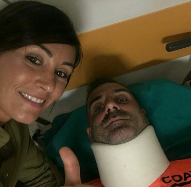 Thủ th&agrave;nh Sorrentino v&agrave; vợ trong bệnh viện.