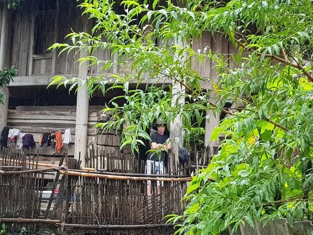 Bản Na Lợt, nằm b&ecirc;n suối Nậm Hỷ, c&oacute; 100% hộ l&agrave; người d&acirc;n tộc Khơ M&uacute; sinh sống.&nbsp;