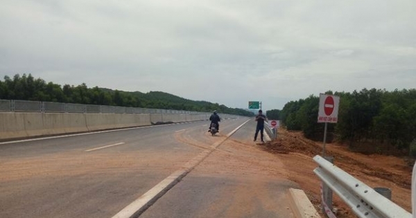 Đâu là nguyên do cao tốc Đà Nẵng - Quảng Ngãi trễ hẹn?