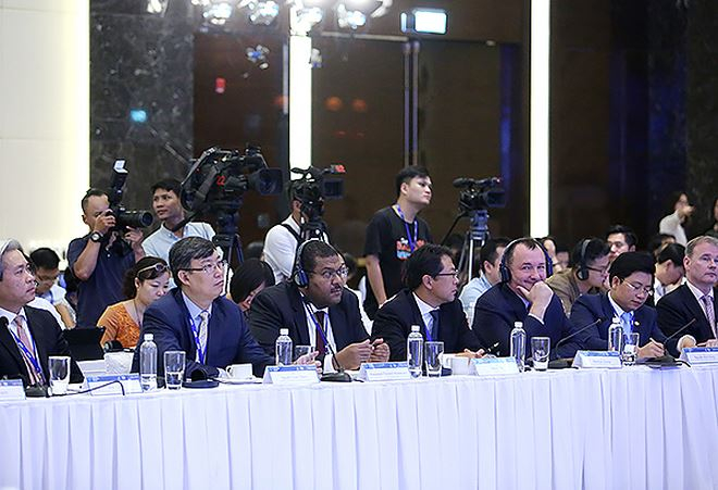 Phi&ecirc;n thảo luận thu h&uacute;t nhiều &yacute; kiến chia sẻ.