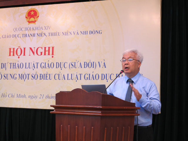 PGS.TS Phan Thanh B&igrave;nh ph&aacute;t biểu tại hội nghị.