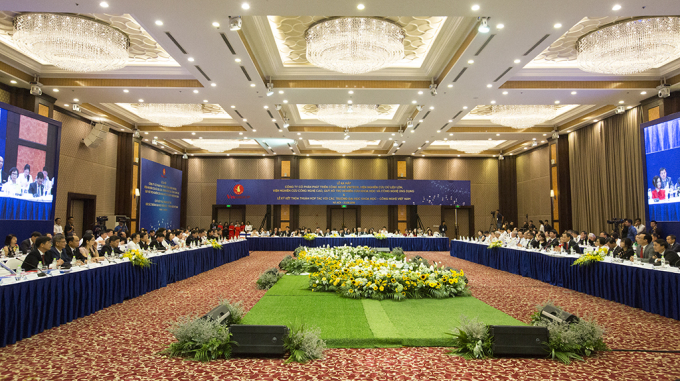 &nbsp;Sự kiện c&oacute; sự hiện diện của đ&ocirc;ng đảo l&atilde;nh đạo c&aacute;c trường đại học, c&aacute;c nh&agrave; khoa học.