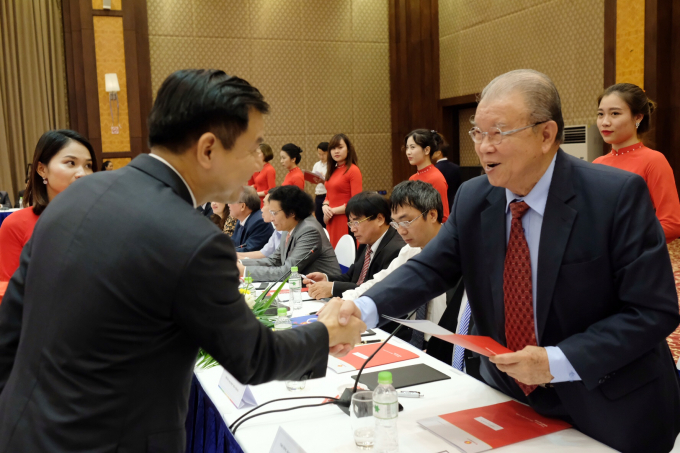 L&atilde;nh đạo Tập đo&agrave;n Vingroup trao đổi hợp t&aacute;c với đại diện l&atilde;nh đạo c&aacute;c trường đại học