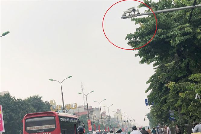 Ngo&agrave;i 4 lực lượng, từ năm 2018 xe kh&aacute;ch vi phạm c&ograve;n bị xử l&yacute; nguội qua camera (v&ograve;ng tr&ograve;n), nhưng đến nay bến Gi&aacute;p B&aacute;t chưa nhận được th&ocirc;ng b&aacute;o về c&aacute;c trường hợp vi phạm được ph&aacute;t hiện qua camera.