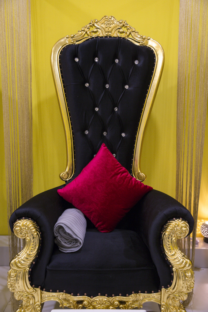 Đến với V Nail Spa bạn kh&ocirc;ng chỉ được trải nghiệm những dịch vụ l&agrave;m Nail tốt nhất, c&oacute; 1-0-2 tại Việt Nam m&agrave; c&ograve;n được ho&agrave; m&igrave;nh v&agrave;o kh&ocirc;ng gian sang trọng, đẳng cấp theo phong c&aacute;ch ho&agrave;ng gia.&nbsp;