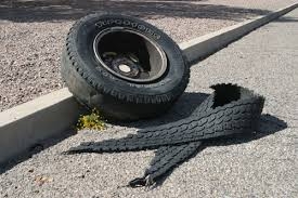 Nghệ An: Nổ lốp ô tô khách, chủ gara văng cao 3m tử vong tại chỗ