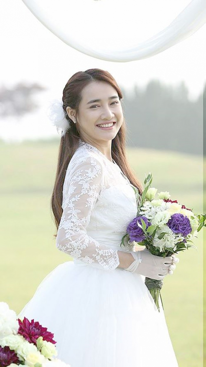 Nhiều người c&ograve;n tỏ ra v&ocirc; c&ugrave;ng h&aacute;o hức cũng như t&ograve; m&ograve; về bộ ảnh cưới của cặp đ&ocirc;i.