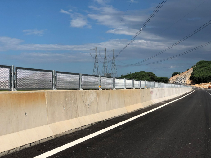 Theo BQL dự &aacute;n cao tốc Đ&agrave; Nẵng- Quảng Ng&atilde;i, đến thời điểm hiện tại, khối lượng thi c&ocirc;ng c&aacute;c hạng mục x&acirc;y lắp ch&iacute;nh đ&atilde; cơ bản ho&agrave;n th&agrave;nh.&nbsp;