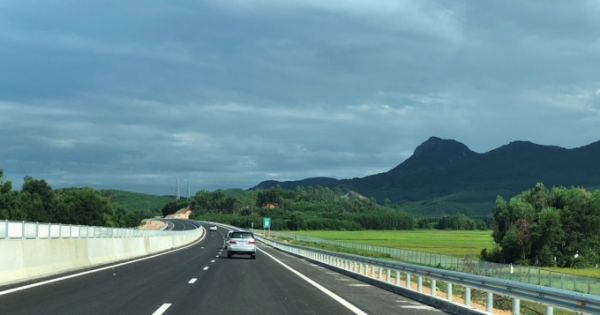 Chùm ảnh: Cao tốc Đà Nẵng - Quảng Ngãi giá 1,64 triệu USD dự kiến thông xe dịp 2/9