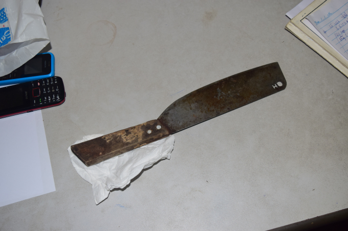 Con dao m&agrave; Thịnh d&ugrave;ng cứa cổ nạn nh&acirc;n.