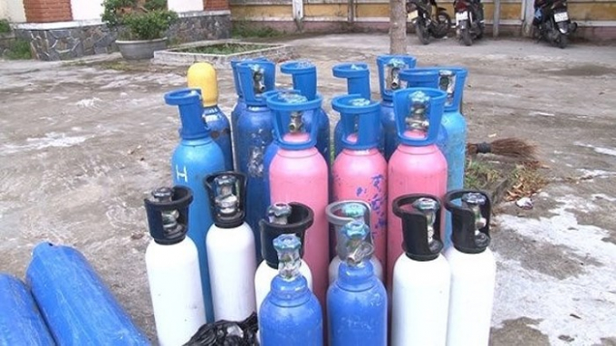 45 b&igrave;nh kh&iacute; Nitrous Oxide (l&agrave; loại kh&iacute; g&acirc;y cười).