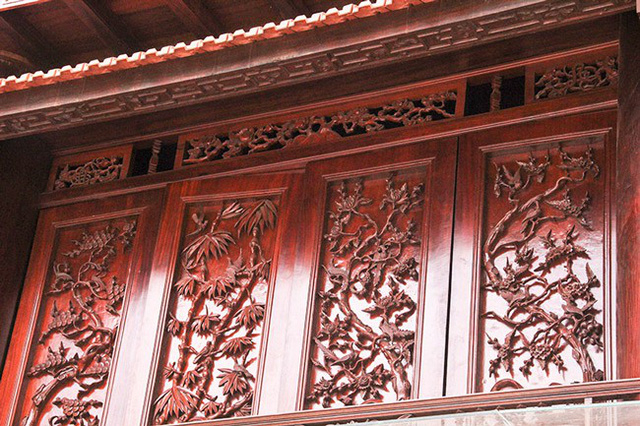 Phần cửa sổ nh&igrave;n từ b&ecirc;n ngo&agrave;i.