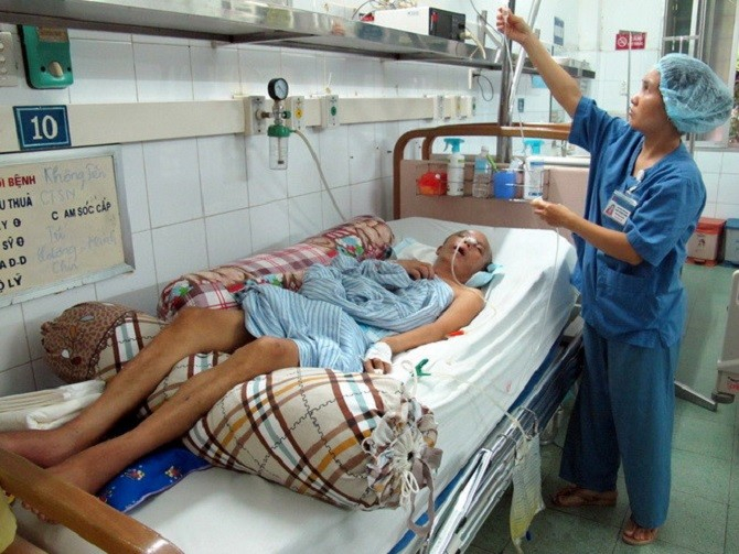 Cấp cứu v&agrave; điều trị cho bệnh nh&acirc;n bị tai nạn giao th&ocirc;ng tại Bệnh viện đa khoa Xanh P&ocirc;n.