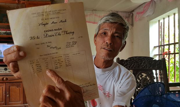 &Ocirc;ng Đo&agrave;n Văn Nghiệp bức x&uacute;c trước việc UBND x&atilde; Trực Hưng tiến h&agrave;nh cưỡng chế thu hồi diện t&iacute;ch đất đ&atilde; được cấp quyền sử dụng đất nhưng kh&ocirc;ng th&ocirc;ng b&aacute;o thu hồi, kh&ocirc;ng đền b&ugrave; GPMB.