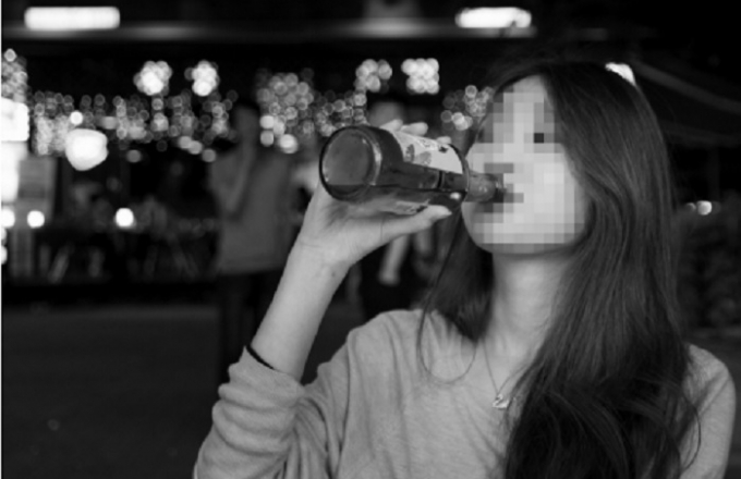 Từ một hotgirl uống rượu như nước, Trang đ&atilde; trở th&agrave;nh kẻ bu&ocirc;n ma t&uacute;y. (H&igrave;nh minh họa)