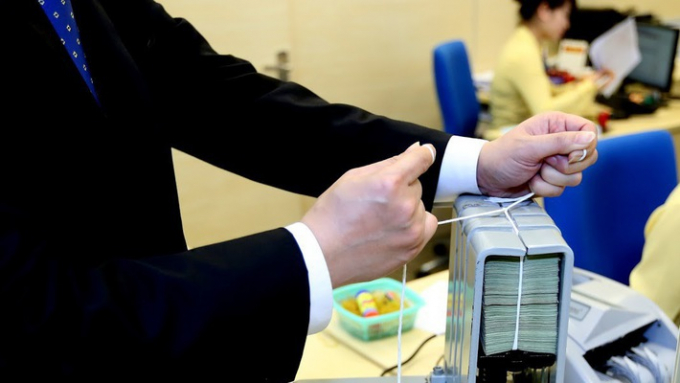 Thống đốc Ng&acirc;n h&agrave;ng Nh&agrave; nước đ&atilde; ra chỉ thị kh&ocirc;ng n&acirc;ng chỉ ti&ecirc;u tăng t&iacute;n dụng cho hầu hết c&aacute;c th&agrave;nh vi&ecirc;n nửa cuối 2018. Theo đ&oacute;, tăng trưởng t&iacute;n dụng cả năm dự kiến sẽ thấp hơn nhiều so với tr&ugrave; t&iacute;nh khoảng 17% đưa ra đầu năm - Ảnh: Quang Ph&uacute;c.