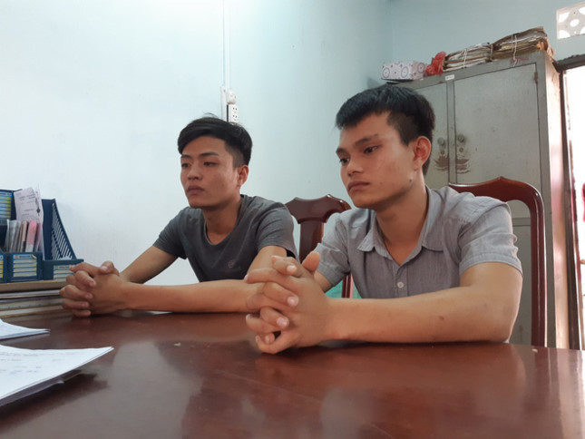 Hai đối tượng tại cơ quan c&ocirc;ng an.