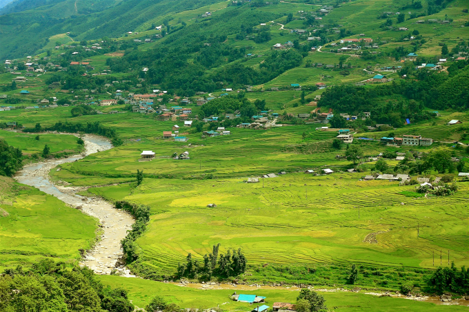 Đến hẹn lại l&ecirc;n, cứ v&agrave;o thời điểm cuối th&aacute;ng 8, đầu th&aacute;ng 9, T&acirc;y Bắc lại chuẩn bị kho&aacute;c l&ecirc;n m&igrave;nh một sắc v&agrave;ng quyến rũ.&nbsp;
