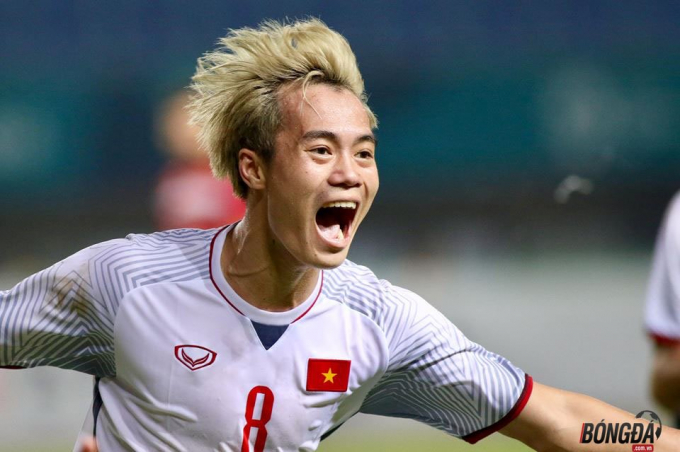 Màn ăn mừng của Văn Toàn sau khi sút thủng lưới đ&ocirc;̣i Olympic Syria.