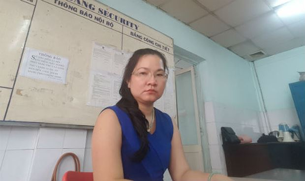 B&agrave; Ch&acirc;u cho rằng, h&agrave;ng ng&agrave;y khi đến c&ocirc;ng ty l&agrave;m việc đều bị &ldquo;giam lỏng&rdquo; tại ph&ograve;ng bảo vệ .